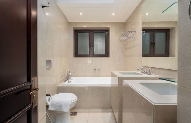 Lux BnB I Souk Al Bahar I Burj Khalifa Views - Photo 32