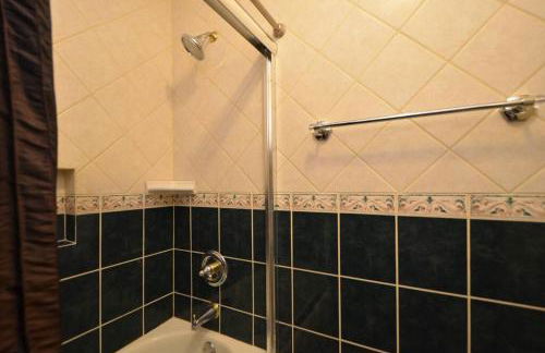 Crosby Backyard Oasis with Weekday Specials! - Foto 39