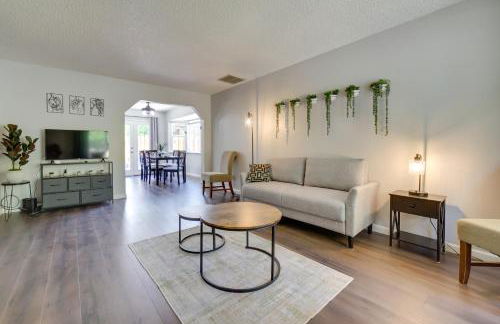 Centrally Located Reno Retreat with Patio and Yard - Foto 1