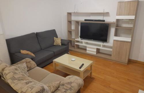 1F, Aire Acondic, 80m2, 2 dormitorios, 4 huéspedes, WIFI GRATIS - Foto 2