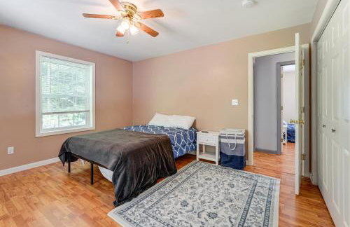 4 Mi to Long Lake! Secluded Haven with Fenced Yard - Foto 10