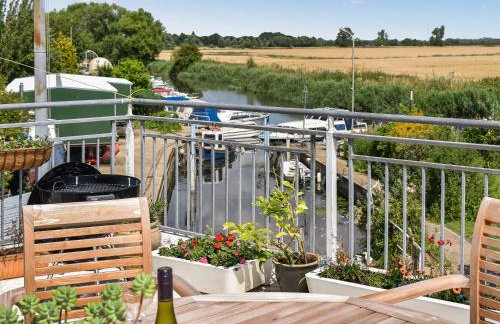 The Boat House - Photo 2