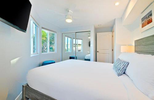 Stunning South Mission Home with Private Rooftop & Ocean Views! - Foto 16