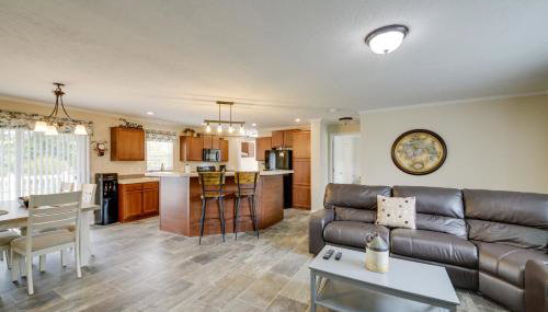 Efficiently Equipped Lewis Home Deck and Gas Grill! - Foto 5