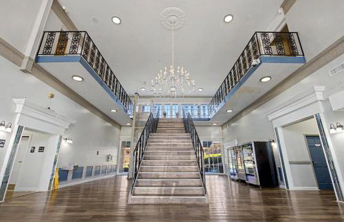 Lux Mins To Atrium Health and Downtown Airport - Foto 11