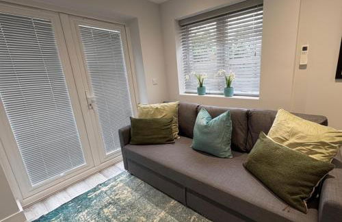 Aisiki Stays Apartments at Barnet, Airconditioned & Pet-Friendly, 2-Bedroom & 1-Bathroom Ground Floor with back Garden Flat, King or Twin Beds & Double Beds with Free WiFi - Foto 11