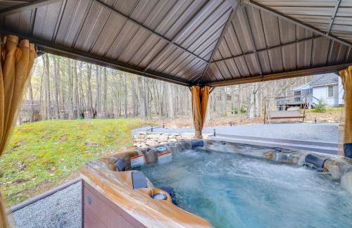 Hot Tub, Game Room! Poconos Home 22 Mi to Slopes - Foto 29