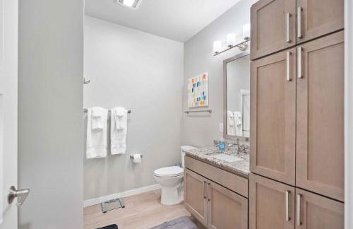 Fitness Room Pool Univ Research Park and Parking - Foto 24