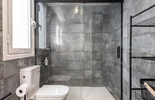 Stylish apartments with balcony & parking near the beach by REMS - Foto 35