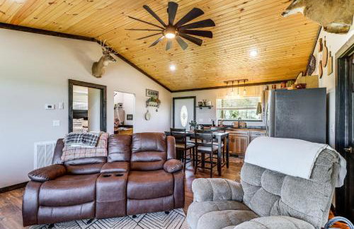 Arkansas Retreat with Deck, Fire Pit and Mtn Views! - Foto 5