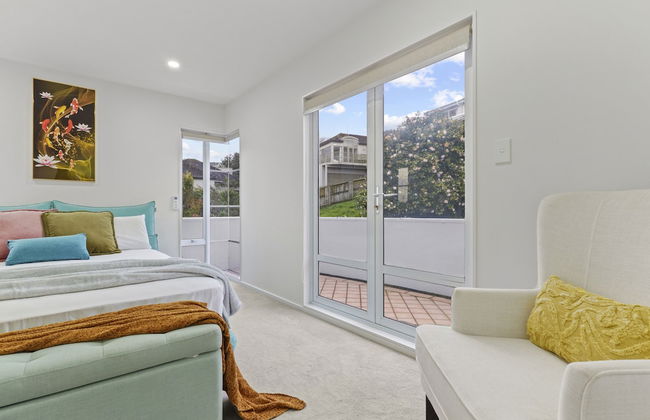 High-end Modern Villa Spa Pool & Views - Photo 2