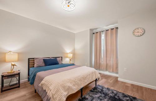 Huge 10BR Family Stay, Sleeps 20 in Bloomfield, CT - Photo 3