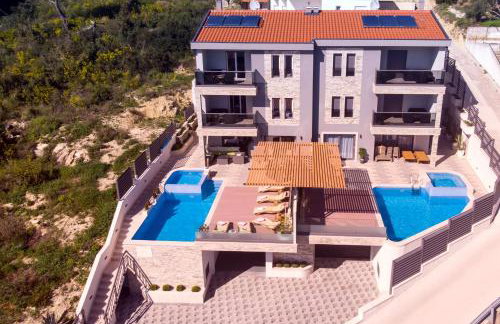 LUXURY VILLA PARADISE 120m from sandy beach, heated pool, billiard, max 12 pax - Foto 50