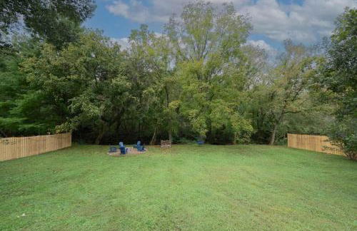 Wizard House + Hot Tub, Private Creek, Large Yard - Foto 11