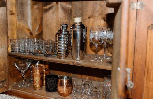 Speakeasy, Hot Tub, Putt Putt, Outdoor Theatre, 8 minutes from Downtown Greenville - Foto 42