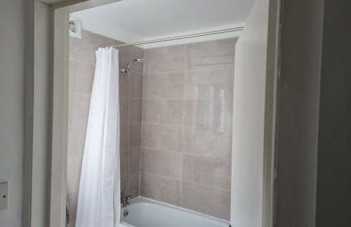 Ground Floor Maisonette Near St James St Overground Station - Foto 7