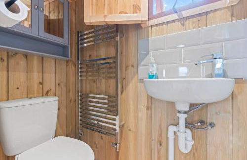 Unplug & Reconnect, Romantic Retreat with Hot Tub - Foto 8