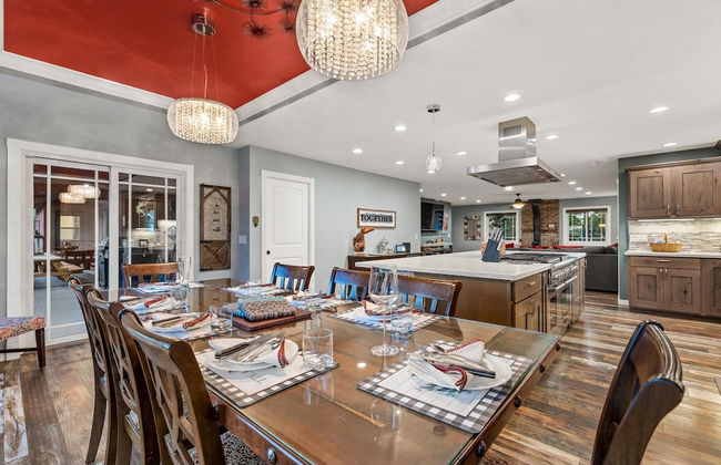 Spacious Canyon Peak Pine View Home Game Room Hot Tub - Photo 13