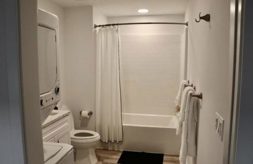 Emerald Oasis Cozy Living with Pet Park - Foto 25