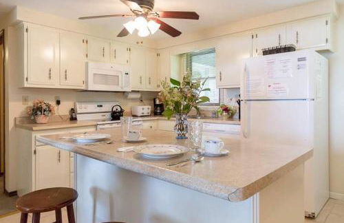 Impressive Dual Woods and Lake Homes That Sleep 32 - Foto 54