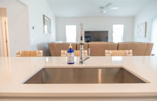 Brand New Designer Home - 5 minutes from East Port - Foto 21