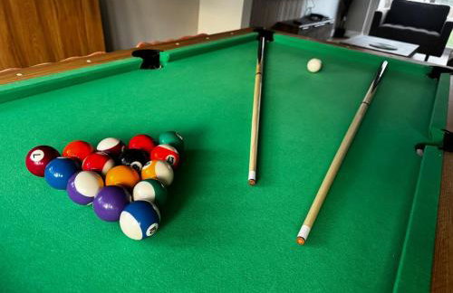 Modern 3-Bedroom House with Private Parking - Photo 25