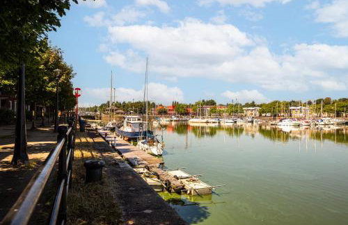 Waterfront 2 Bed Apartment - Free Parking & Wi-Fi - Foto 46