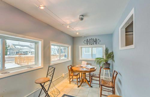 Elegant Stone Cottage Steps to Crystal Lake Beach - Foto 6