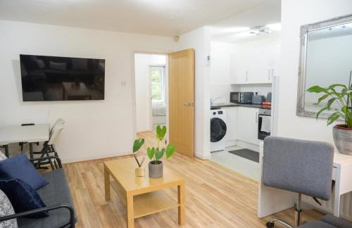 Silver Pines - 2BR - King Bed - 6 Guests - Wi-Fi - Free Parking - Foto 28