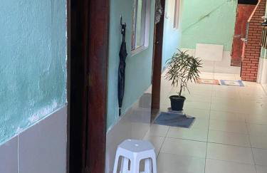Casa composta por 2 quartos sala cozinha banheiro e uma varanda grande com uma churrasqueira Localizada na Rua Trindade 228 Palmeiras cabo frio na rua da lagoa MOBILIADA WI-FI SUPER ACONCHEGANTE AMBIENTE FAMILIAR - Photo 8