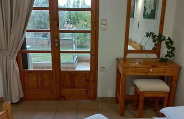 Family Friendly Kalliopi Apt - Photo 8