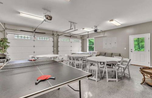 The Retreat at Wildwood - Hot Tub Theater & Deck - Foto 54