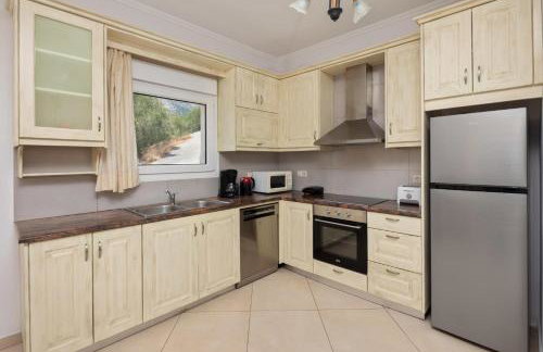 Elena Costa - Photo 10