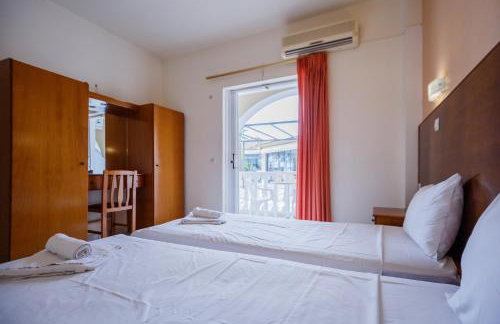 Vivian Hotel - Photo 48