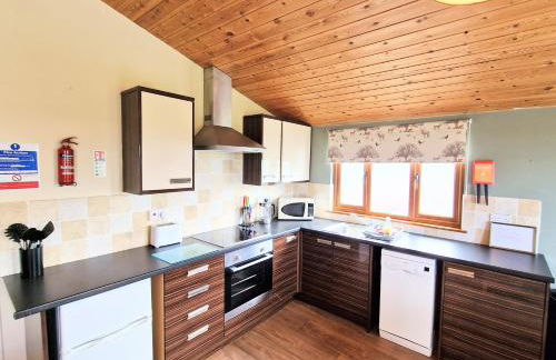 Lomond 2 with Private Hot Tub - Fife - Loch Leven - Lomond Hills - Photo 8