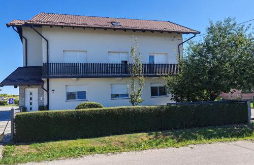 Apartments with a parking space Vrbovec, Prigorje - 22922 - Foto 1