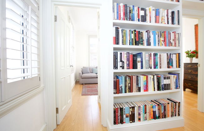 JOIVY English Retro 2BR Apt Near Battersea Park - Photo 10