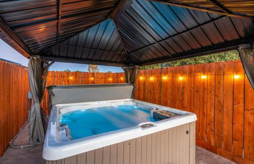 4000 SF, 20 Acre Gated Luxe Estate, Game Room, Pano View, Pool, Spa - Foto 79