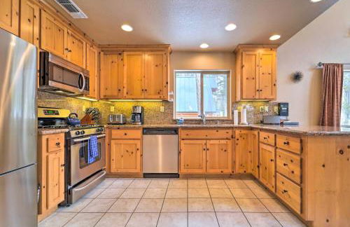 Great for Groups Soda Springs Cabin with Deck! - Foto 13