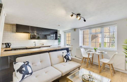 Cozy Riverside Cottage in Hertford Town with Parking - Foto 5