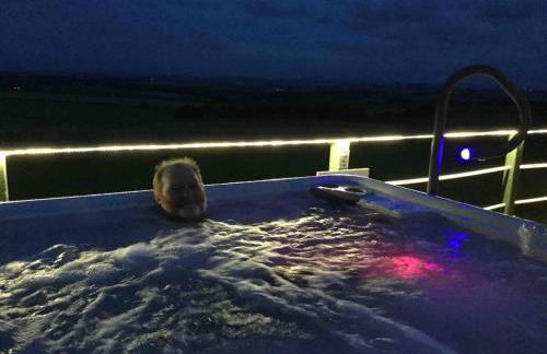 Green Yurt with Hot Tub - Sleeps 3 Parking & Pets - Photo 5