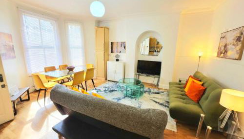 Spacious & Cosy 2 Bedroom Home plus 2 Sofa-beds with Private Entrance and Back Patio, 3 min walk to Earl's Court Station - Photo 4