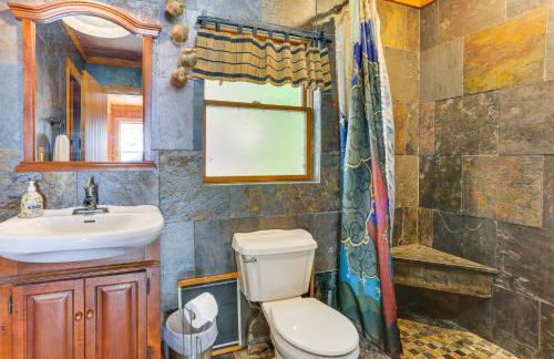 Huge Waterfront Home with Dock on Lake Wallenpaupack - Foto 15