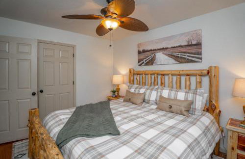 Riverfront Little Red Cabin, Hot Tub, World-class Trout Fishing, Views & Boat Access - Photo 23