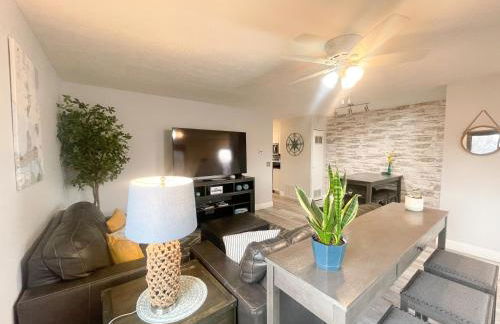 Modern Condo Central Huron Boat Basin Area - Foto 3