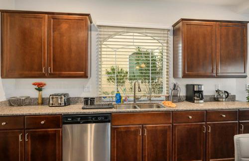 Relaxing Vegas Stay with BBQ & Games - Foto 72