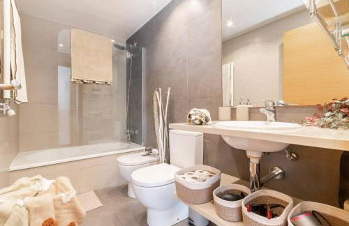 Penthouse with Private Terrace & Pool Access - Foto 35