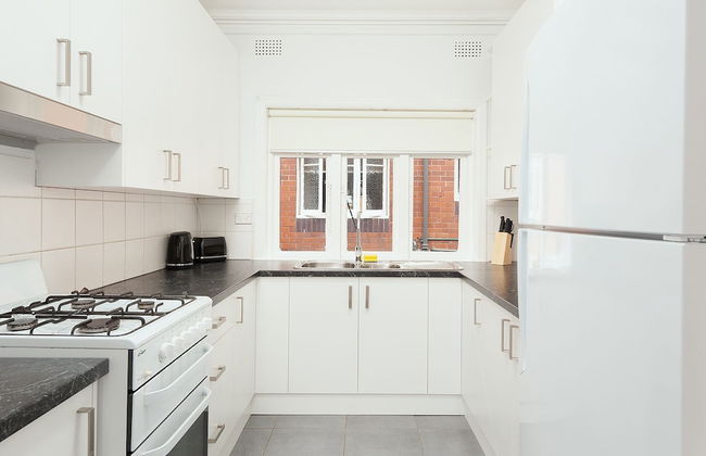 Newly Renovated Apt Close to CBD Unit 1 - Photo 4