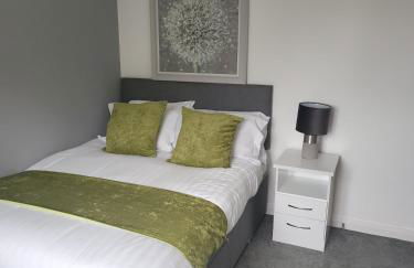 4 Bedroom Home Tameside Greater Manchester Sleeps 8 - Foto 4