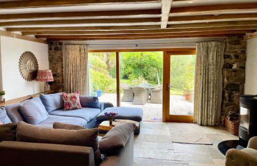 Stunning house, fenced garden, and outdoor dining! - Foto 28